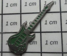 1818B  Pin's Pins / Beau Et Rare / MUSIQUE / GUITARE ELECTRIQUE HEINEKEN - Musique