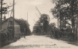 St Germain En Laye * La Forêt * Route , Le Passage à Niveau Du Village D'achères * Ligne Chemin De Fer - St. Germain En Laye