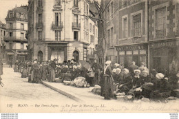 D41  BLOIS  Rue Denis Papin  Un Jour De Marché - Blois