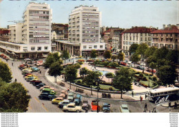 PAU  Place Clemenceau Et Palais Des Pyrénées ( Autobus, DS,... )  ..... ( Ref FB88 ) - Pau