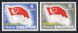 Singapore 49-50, Hinged. Mi 49-50. National Day 1960. State Flag Of Singapore. - Singapour (1959-...)