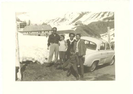 Photo Automobile Renault Dauphine , Famille à La Neige / Montagne - Automobile