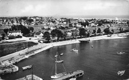 CPSM Ouistreham Riva Bella-Vue Générale Sur Le Port-Beau Timbre      L2917 - Ouistreham