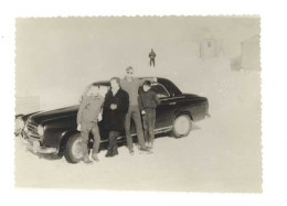 Photo Automobile Peugeot 403 , Famille à La Neige / Montagne - Automobiles