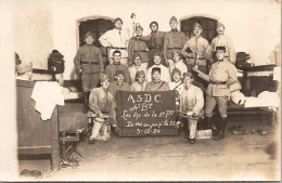 CARTE PHOTO MILITARIA  - Groupe De Soldats . A.3.d.c  Le As De La 1er P Du 146 Au Jus Le 3.12.24 - Other & Unclassified