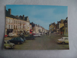 D 08 - Attigny - La Place Centrale - Voiture - Attigny