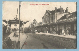 A053  CPA  AUTUN (Saône-et-Loire)  La Gare -  Arrivée D'un Train  ++++++++++++++++++++++++ - Autun