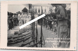 CAMBODGE Ancien SIAM - Carte Photo Attitude Soumise De La Bande (armée) De DIEP Devant S.E. PRAK ROEUNG Mai 1950 - Cambodia