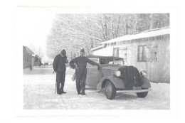 Photo Automobile Dans La Neige, Soldats, Calandre Protégée Contre Le Froid - Automobile