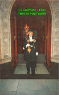R359108 The Sergeant At Armes Carrying The Mace Leaving House Of Commons Chamber - World