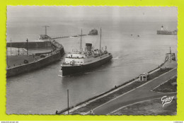 76 DIEPPE N°16 Le Bateau LONDRES Rentrant Au Port Phare VOIR DOS Et Flamme En 1952 - Dieppe