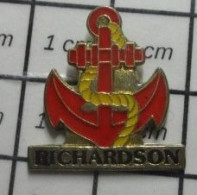 1818B Pin's Pins : BEAU ET RARE / THEME : MARQUES / ANCRE DE MARINE RICHARDSON - Marques