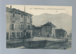 CPA - 38 - Voreppe - La Place Et Le Pont Sur La Roize - Circulée En 1922 - Voreppe