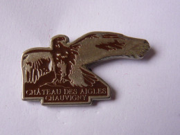 Pin S  CHATEAU DES AIGLES ATTRACTION TOURISTIQUE A CHAUVIGNY 86 - Ciudades