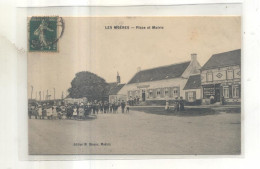 Les Moeres, Place Et Mairie (CP Vendue Dans L'état (titi45)) - Autres & Non Classés