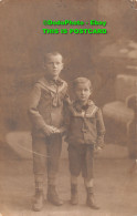 R359404 Two Little Boys In Pioneer Costumes. Leon H. Fia - Monde