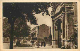 31 - Toulouse - Basilique Saint-Sernin - Porte Miégeville - Au Fond La Collégiale Saint Raymond - Animée - Automobiles - - Toulouse