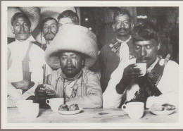 C.P. - PHOTO - REVOLUTION MEXICAINE- 1910-1920- NOVEMBRE DECEMBRE 1914 - ZAPATISTES PRENANT LEUR PETIT DEJEUNER A MEXICO - Manifestations