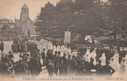 ETRETAT SORTIE DE LA PROCESSION POUR LA BENEDICTION DE LA MER 1904 TBE - Etretat