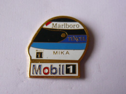 Pin S CASQUE MIKA HAKKINEN PILOTE FINLANDAIS - Beroemde Personen