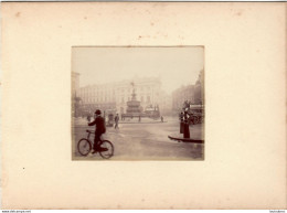 LONDRES MONUMENT DANS REGENT STREET FIN 19e PHOTO ORIGINALE DE 8.50X7 CM COLLEE SUR CARTON 18X13CM - Oud (voor 1900)