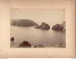 ILE DE BRECQHOU ET LE GOULIOT SERCQ SARK SERK FIN 19e PHOTO ORIGINALE DE 13X17 CM COLLEE SUR CARTON  23X18CM - Anciennes (Av. 1900)