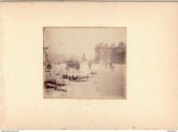 EDIMBOURG ECOSSE PLACE DU CHATEAU DE HOLYROOD  FIN 19em PHOTO ORIGINALE 8.50X7CM SUR CARTON DE 18X13CM - Anciennes (Av. 1900)