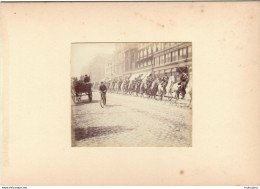 EDIMBOURG ECOSSE PRINCES STREET CAVALERIE FIN 19em PHOTO ORIGINALE 8.50X7CM SUR CARTON DE 18X13CM - Alte (vor 1900)