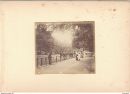 LONDRES HYDE PARK ROTTEN ROW  FIN 19em PHOTO ORIGINALE 8.50X7CM SUR CARTON DE 18X13CM R1 - Anciennes (Av. 1900)