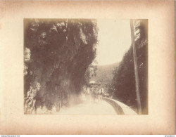 ROUTE DE LA GRANDE CHARTREUSE ENTREE DU DESERT ATTELAGE FIN 19em PHOTO ORIGINALE 17x13CM COLLEE SUR CARTON DE 23x18cm - Antiche (ante 1900)