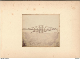 FORTH BRIDGE PONT DU FORTH ECOSSE  FIN 19em PHOTO ORIGINALE 8x7CM COLLEE SUR CARTON DE 18x13cm - Anciennes (Av. 1900)