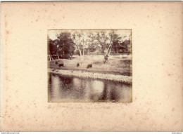 MUIRTOWN LE CANAL CALEDONIEN  ECOSSE FIN 19em PHOTO ORIGINALE 8x7CM COLLEE SUR CARTON DE 18x13cm - Oud (voor 1900)