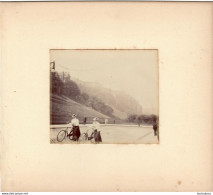 EDIMBOURG ENVIRONS DE HOLYROOD  FIN 19em PHOTO ORIGINALE 8x7CM COLLEE SUR CARTON DE 18x13cm - Alte (vor 1900)