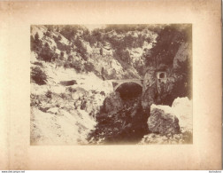 LES GORGES DE LA BOURNE ISERE PONT DE GOULE NOIRE FIN 19em PHOTO ORIGINALE 17x13CM COLLEE SUR CARTON DE 24x18cm - Old (before 1900)
