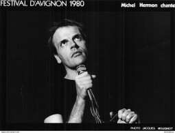 MICHEL HERMON CHANTE  AVIGNON 1980 PHOTO DE PRESSE ORIGINALE 20X15CM R1 - Célébrités