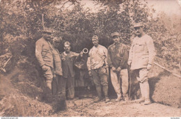 CARTE PHOTO  ARGONNE 1918 SOLDATS ET CANON ABRITE - Guerre 1914-18