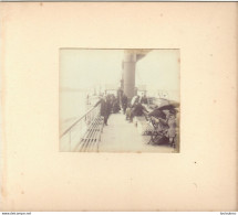 A BORD DU STEAMER CHEVALIER FIN XIXe SIECLE PHOTO ORIGINALE SUR CARTON DE16.50X15CM FORMAT DE LA PHOTO 8.50X7CM - Anciennes (Av. 1900)