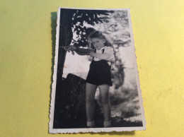 Photo 7 X 11 . L'enfant Rebelle A La Carabine ( Jouet ) - Autres & Non Classés