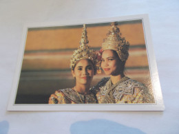 BANGKOK ( THAILAND THAILANDE ) 2 DANSEUSES EN GROS PLAN  ET LEURS HISTOIRE AU DOS - Tailandia