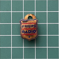 Badge Pin ZN013229 - Electronics Philips Radio Netherlands 1923 - Marcas Registradas
