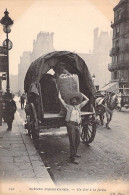 SCENES PARISIENNES -- Un Fort à La Farine - Straßenhandel Und Kleingewerbe