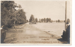 Roanne Inondations Du 10 Octobre 1907 à Aiguilly N°1 Barque De Sauvetage Traversant La Route De Charlieu CARTE PHOTO - Roanne