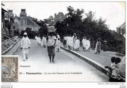 TANANARIVE LA RUE DES CANONS ET LA CATHEDRALE - Madagascar