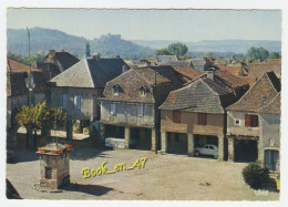 {92064} 46 Lot Bretenoux En Quercy , Place Des Couverts , A L' Arrière Plan , Château De Castelnau ; Citroën 2cv - Bretenoux