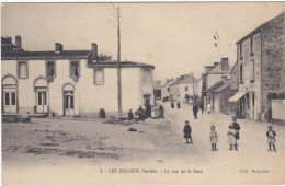 LES ESSARTS  (85) Enfants Rue De La Gare - Les Essarts