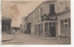 CPA ( La Mothe Achard - Rue Des Halles ) - La Mothe Achard