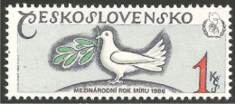 OI-38 Ceskoslovensko Colombe Dove Année Paix Peace Year MNH ** Neuf SC - Autres & Non Classés