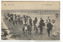 Knokke (Belgique, Flandre-Occidentale) : Les Touristes Sur Le Brise Lame D'Heist En 1910 (animé) ETAT PF - Knokke