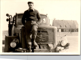 Photographie Photo Vintage Snapshot Amateur Camion  Camionnette Chauffeur  - Trains