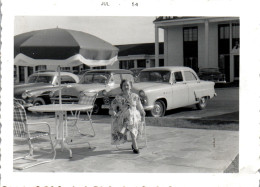 Photographie Photo Vintage Snapshot Amateur Automobile Voiture Auto Femme - Auto's